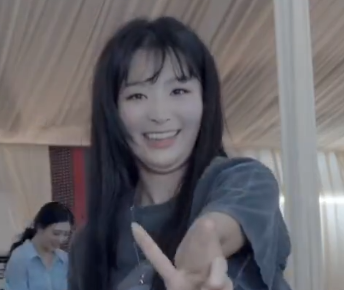 myseulgi0210's tweet photo. #SEULGI Double Chin 🥹😘🐻 https://t.co/HHYY0tjJPU