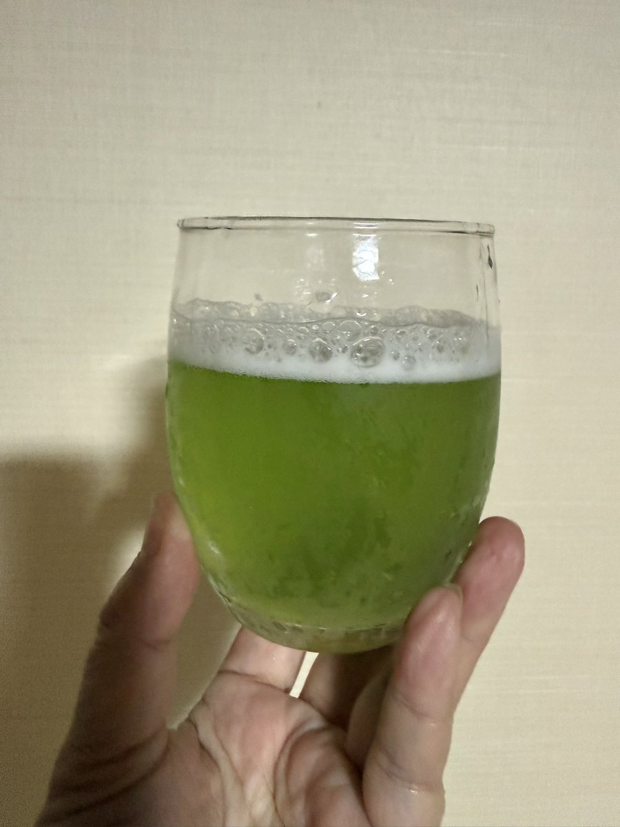 mami1129mauloa's tweet image. ずっと気になっていた #結城麦酒 さんの
緑色のビール #SHAMROCK 🍀

かなり苦味はあるけれど後味はスッキリですな😊 

からの、 #いばらキッス 🍓