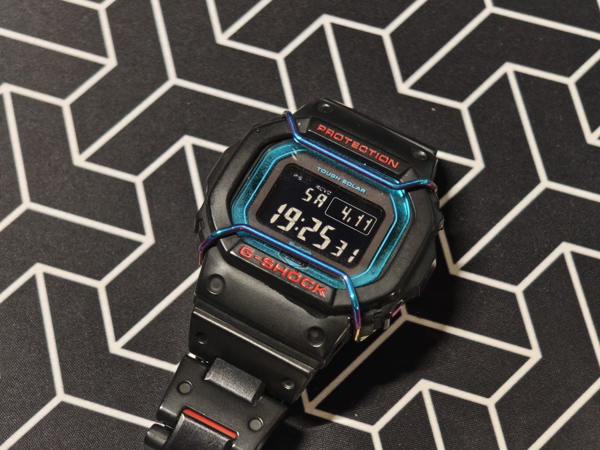 Dreaminko_'s tweet image. 手环的振动通知有点太吵闹了，容易导致焦虑，
所以又戴回了卡西欧，
没想到放了半年多居然还有电。