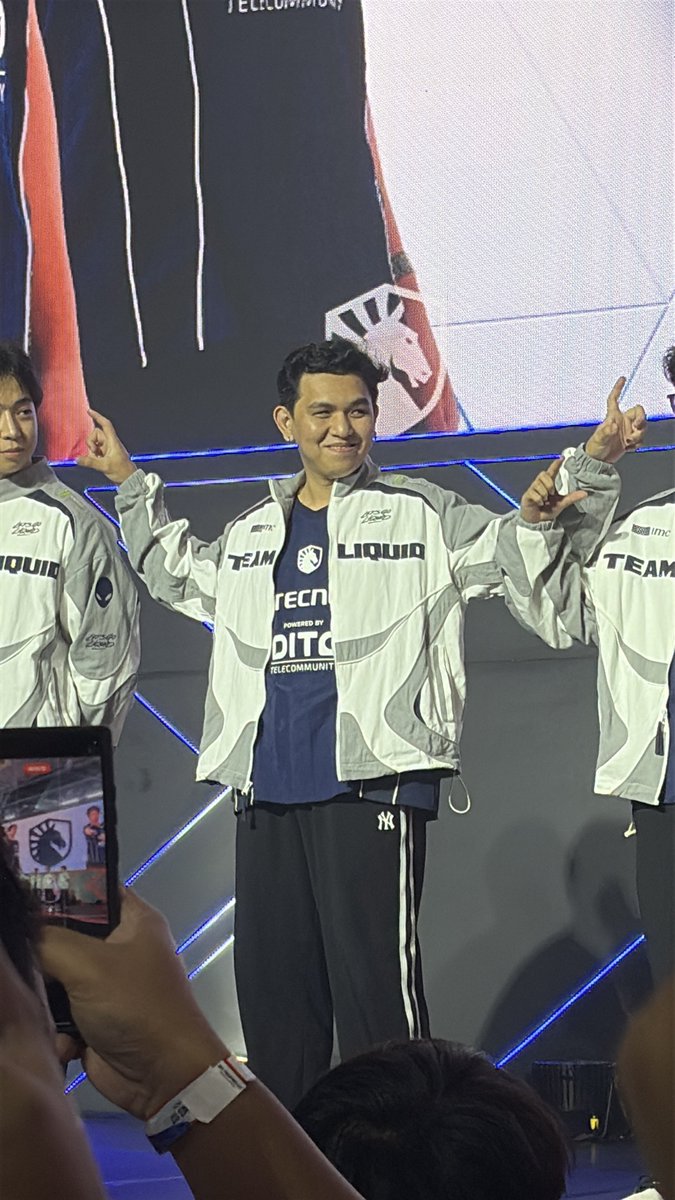 ᶻ 𝘇 𐰁 tweet media