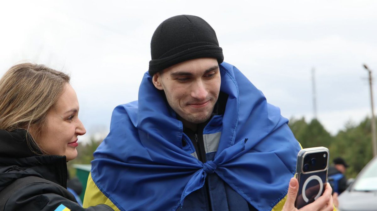 🇺🇦 Budanov specified that 182 Ukrainians were returned as part of the exchange - 175 military and 7 civilians

The Coordination Headquarters noted that the youngest released person is 22 years old, and the oldest is 63 years old.

Also, 7 civilian citizens of Ukraine who were