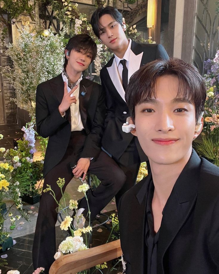 Artinsight Article

[Opinion] Moments You Hear Spring: Experiencing the Season Through 3 Songs

When spring comes, we naturally find ourselves reaching for certain songs. As the weather warms up and flowers start to bloom, familiar melodies somehow come to mind even before