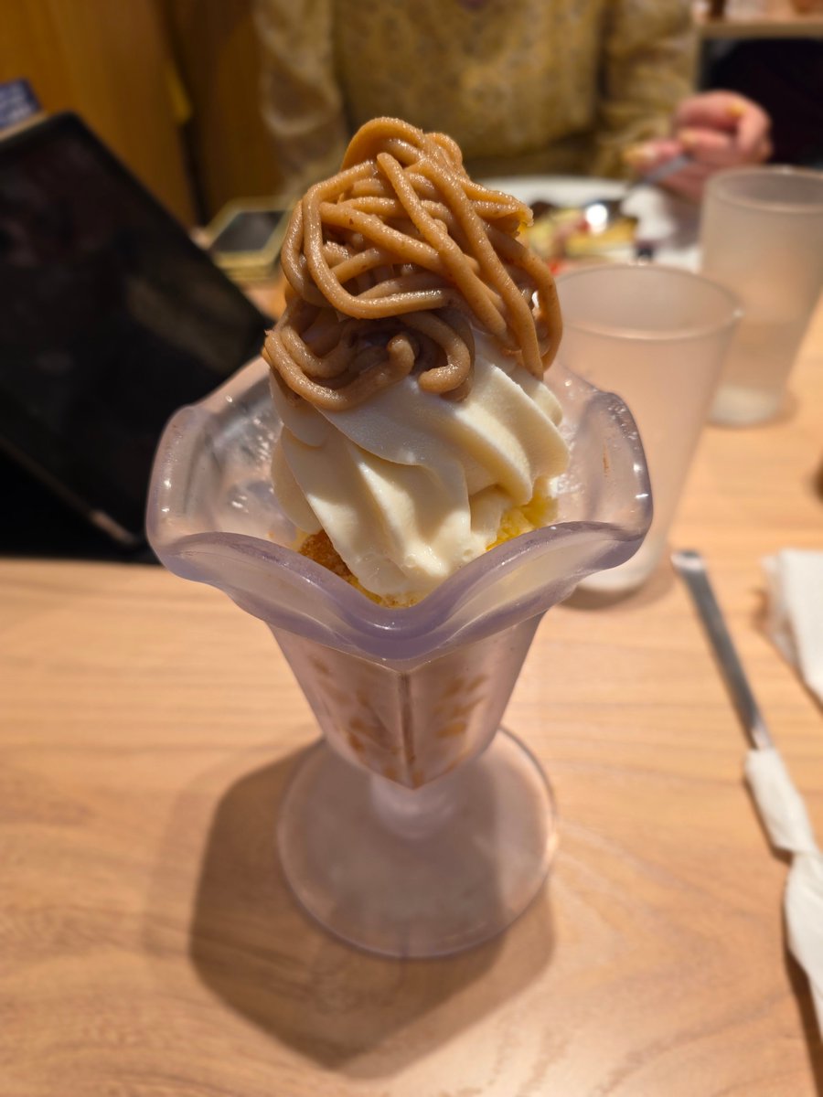 そばかわちゃんが見つけた可愛い中華の店に行って、後でスイーツ食べた。