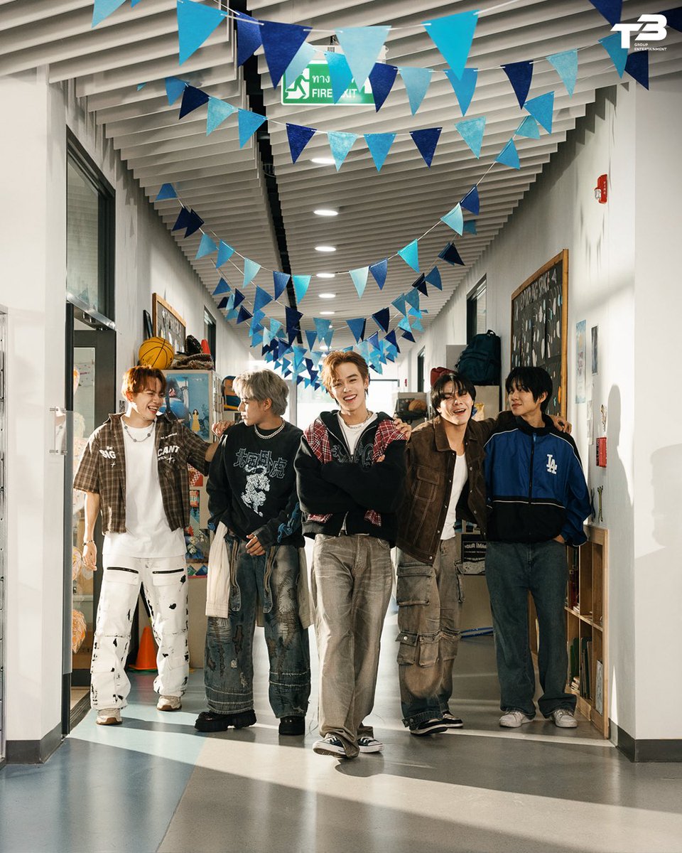 t3group_ent's tweet image. ⚠️ UNSCENE PHOTO 1 - ซีนนี้มีรุ่นพี่กลับมา ⚠️

ตามไปหวีทเบื้องหลังรุ่นพี่เติร์ด ver.2026 แบบเต็ม ๆ ทาง YT: THIRD ได้เล้ย
🎞️ #THIRDLoveWarning2026_MV BEHIND THE SCENES out now! 
📎 youtu.be/MeKrIKt9opQ

#THIRDLoveWarning2026
#ThirdLapat #พั้นรักแมว
#t3group_ent