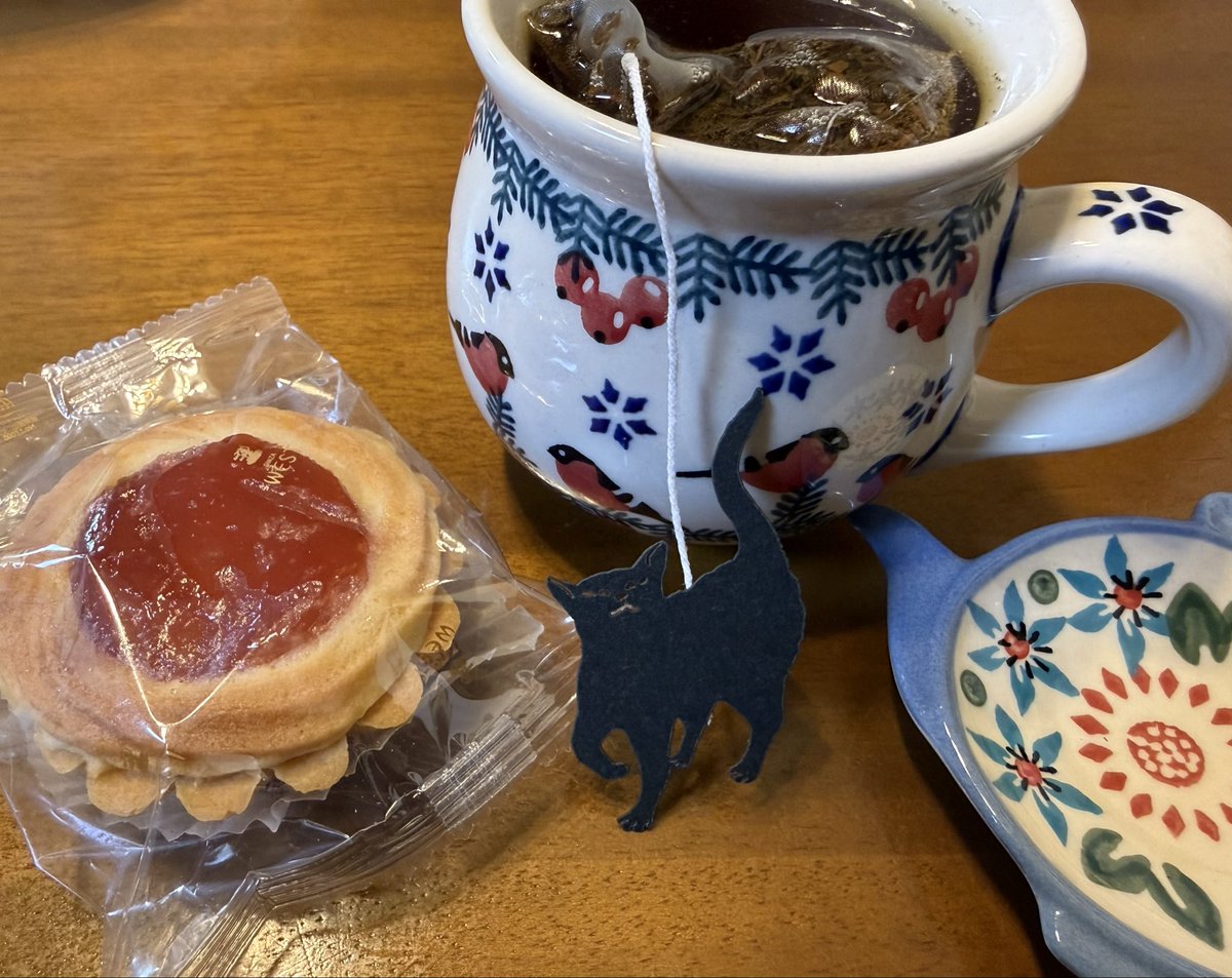 お茶会開催ありがとうございます🐻‍❄️🫶
今日はにゃこす🫖とヴィクトリア🙌

 #あわいの民エアお茶会