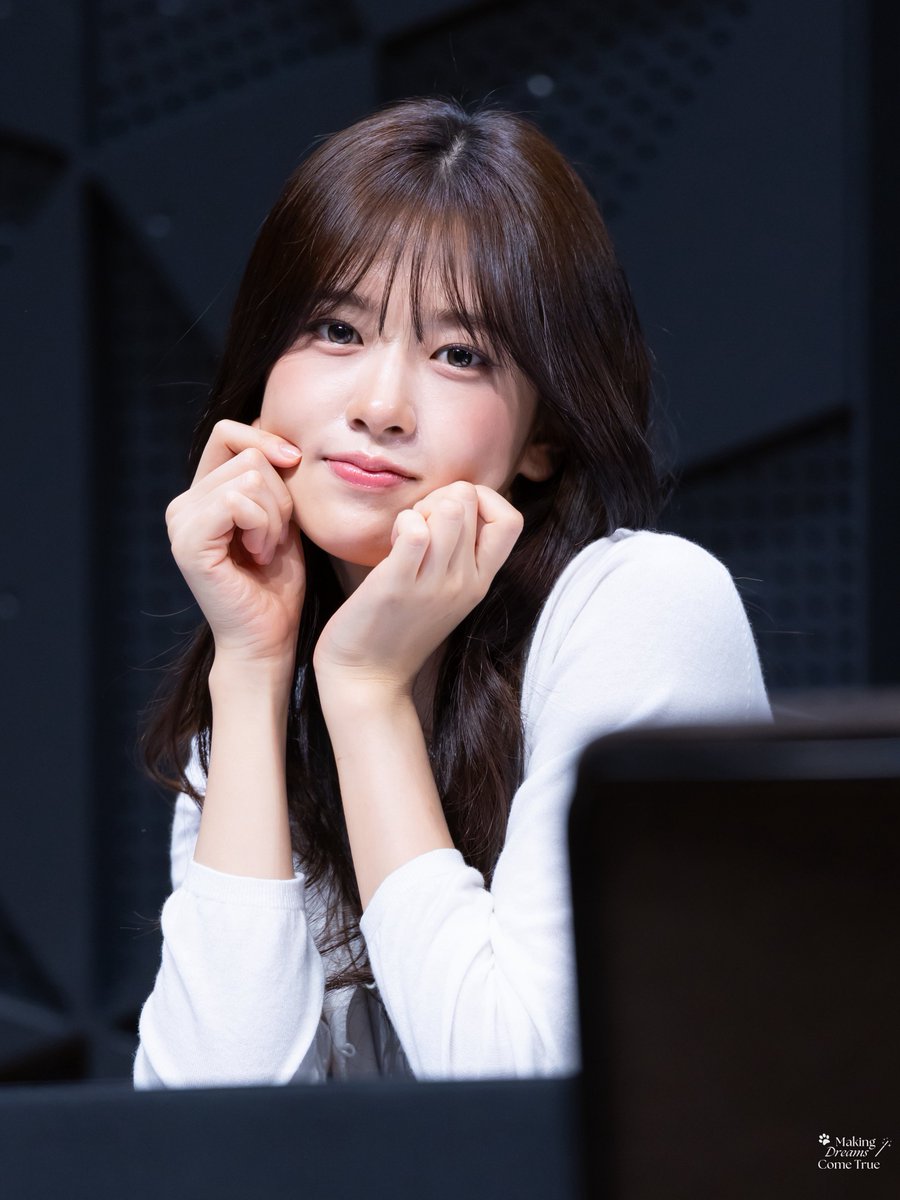 making_DCT's tweet photo. 260411
🇯🇵팬사인회✍🏻 HD🪄
#IVE #아이브 #アイヴ #AnYujin #안유진 #YUJIN #유진 #ユジン https://t.co/kfC0BkBG19