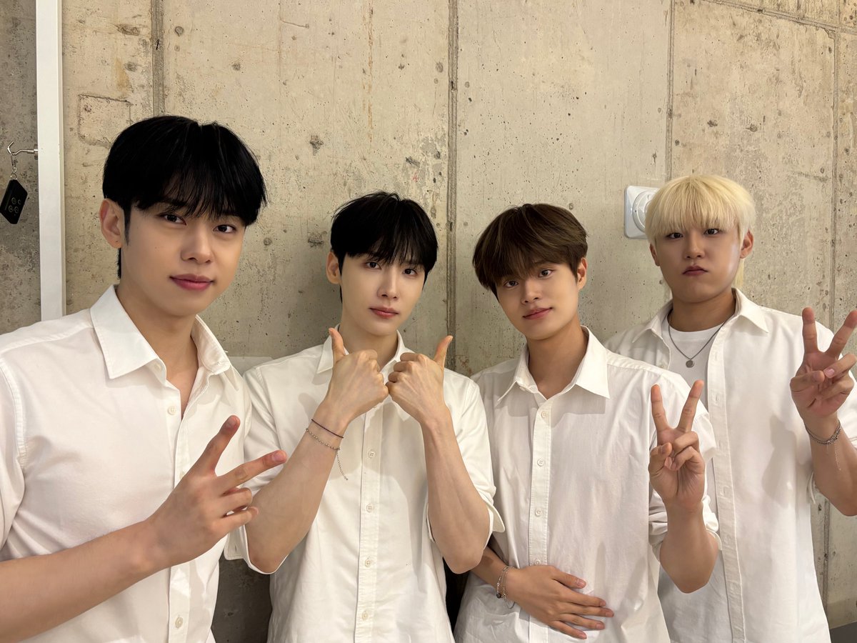 AB6IX tweet media