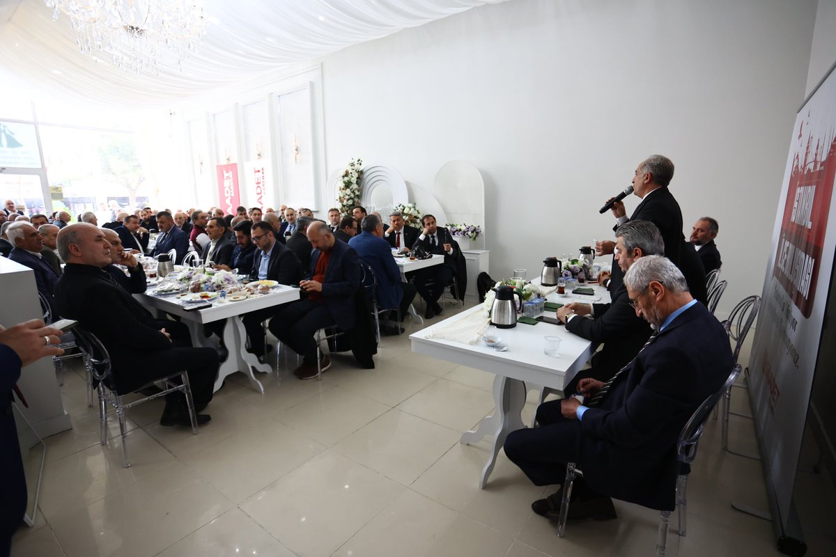 SaadetIstanbul's tweet photo. Saadet Sahada programı kapsamında Bağcılar’da; STK’lar, muhtarlar, yerel medya, engelli dernekleri ve iş insanlarımızla bir araya geldik.

İl Başkanımız Tuğrul Yalçınkaya, Türkiye’nin güncel iç ve dış meselelerine dair değerlendirmelerde bulundu.

Sahadayız, milletimizin yanındayız. 🤝
#SaadetSahada