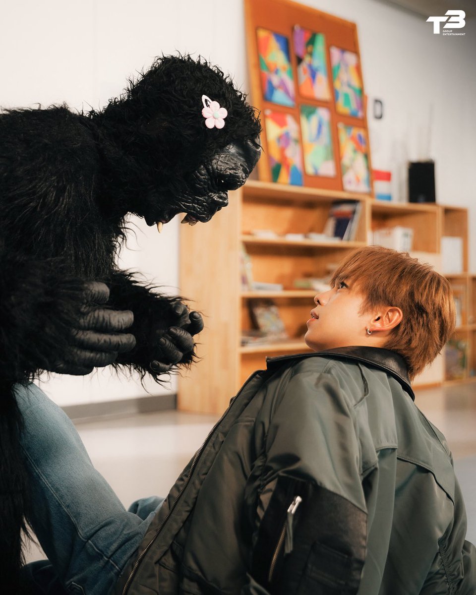 t3group_ent's tweet image. ⚠️ UNSCENE PHOTO 2 - ซีนนี้มีเรื่อง ⚠️

เรื่อง(ราว)สนุกๆ ในกองมีอีกเพียบ ไปดูเต็มๆ ใน #THIRDLoveWarning2026_MV BEHIND THE SCENES กัน!
📎 youtu.be/MeKrIKt9opQ

#THIRDLoveWarning2026
#ThirdLapat #พั้นรักแมว
#t3group_ent