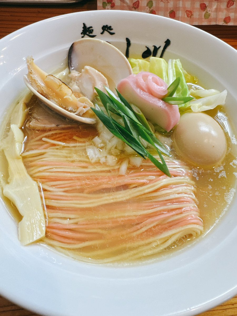 麺処 いし川さん<a href="/mendokorojouhou/">麺処 いし川</a>
13周年記念限定 13貝貝王拳 ¥1300
お赤飯 ¥300 周年替玉 ¥250

13周年おめでとうございます㊗️🎉

13種の貝出汁×利尻昆布×4種の塩。
濃厚で滋味深く、厚みのある貝の旨味が押し寄せるスープが圧巻🤣昇天😇