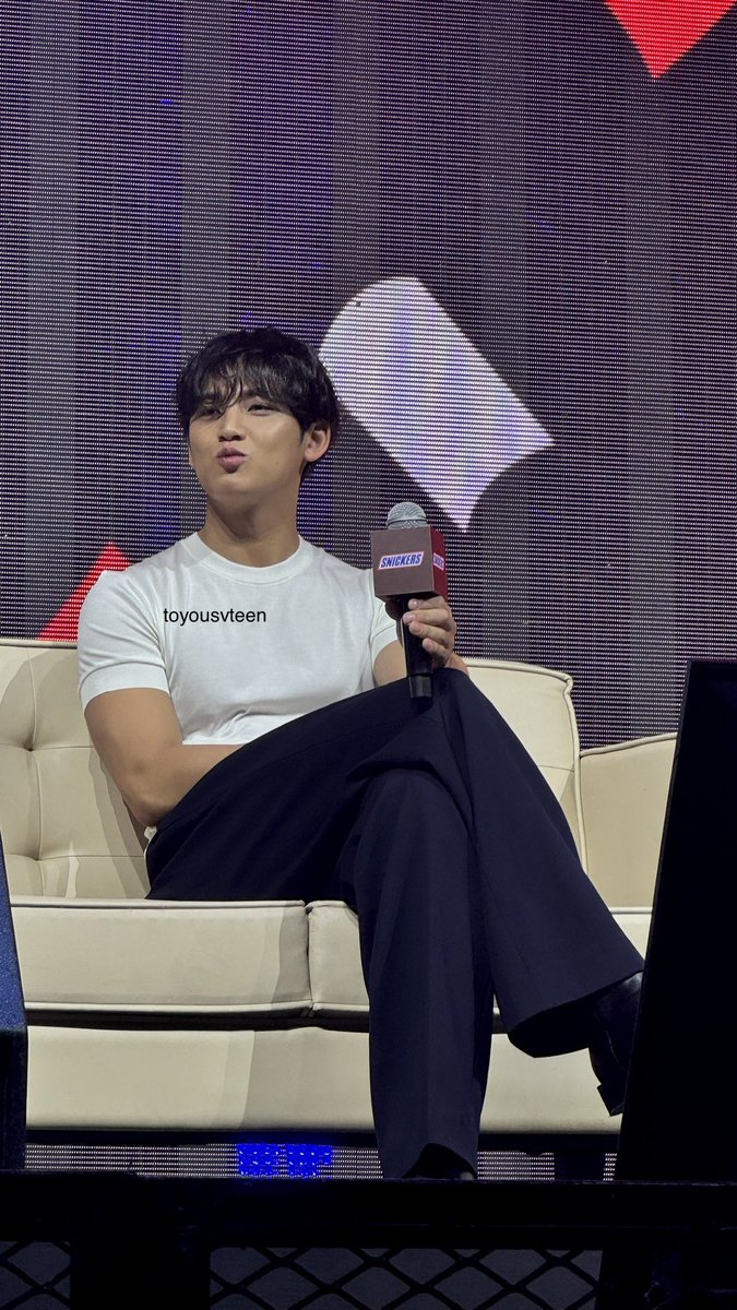 yang ໒꒱ tweet media