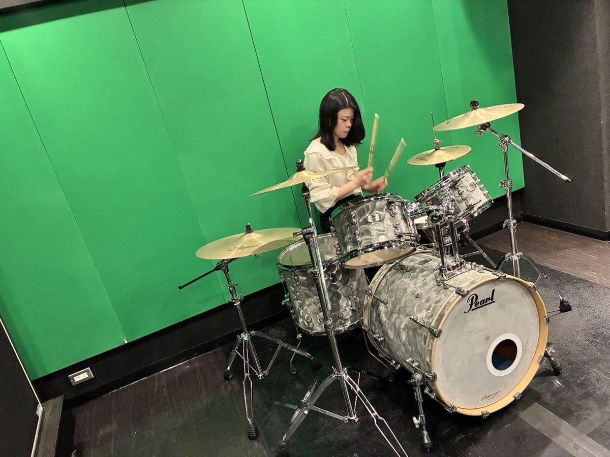 sanhiquitch's tweet photo. さつえい！
新しい作品を世に出す準備が着々と進んでます、乞うご期待ください＼(^o^)／ https://t.co/M74k8QFvIt