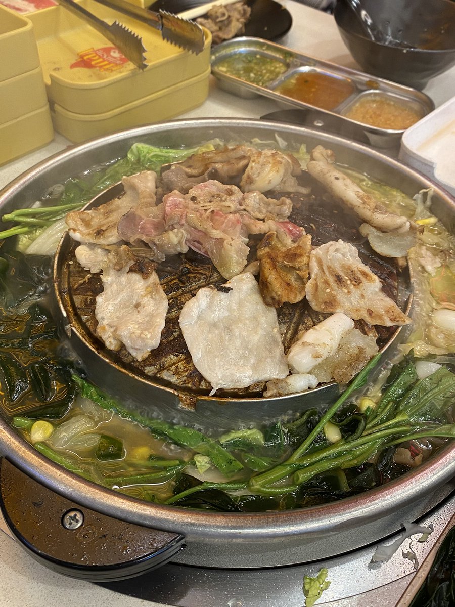 จ๋า tweet media