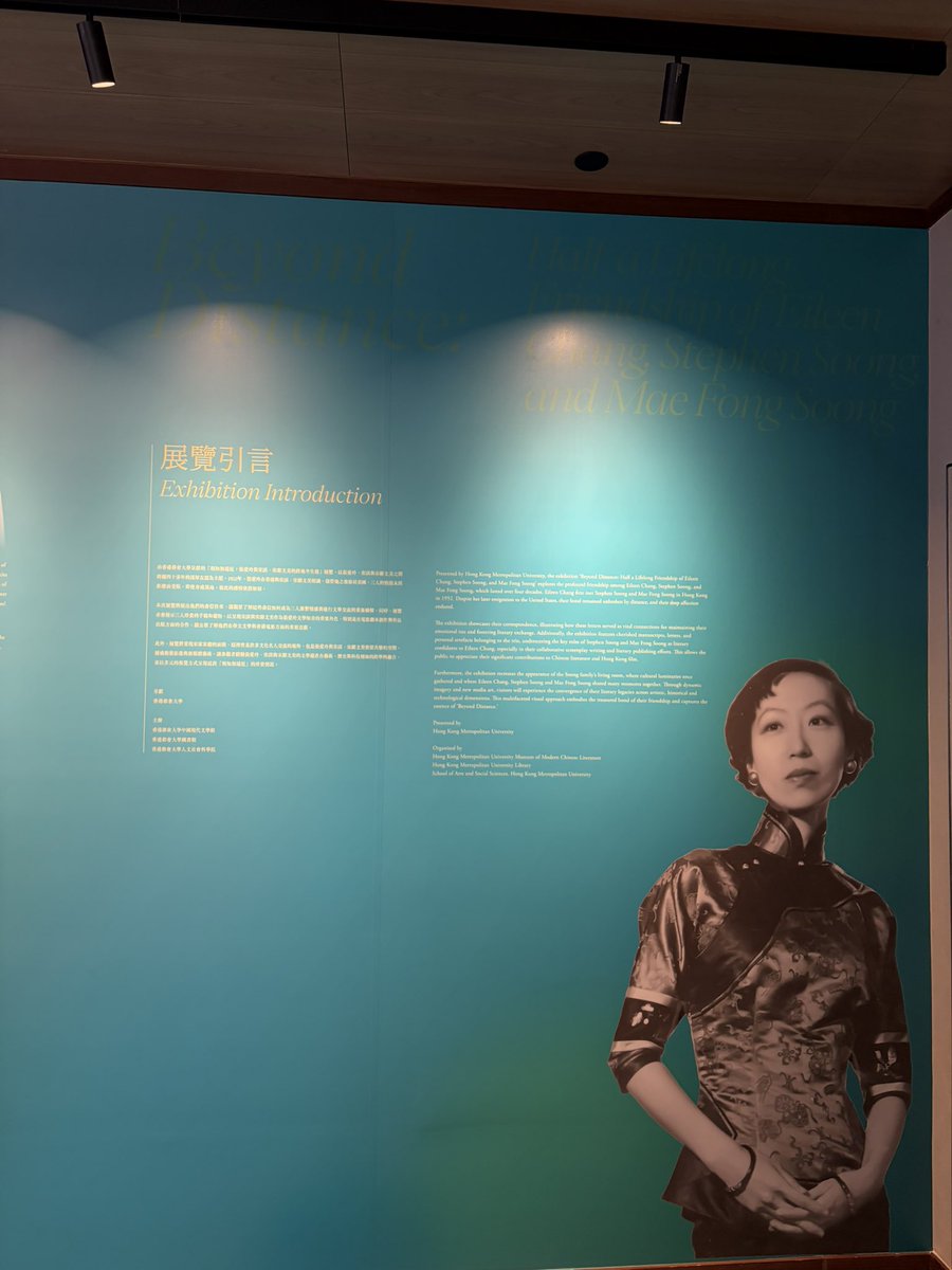 tone826's tweet photo. “Her sleeveless cheongsam of electric blue moire satin reached to the knees, its shallow, rounded collar standing only half an inch tall, in the Western style. ” - Eileen Chang's own English translation of Lust, Caution https://t.co/cttuKErIas
