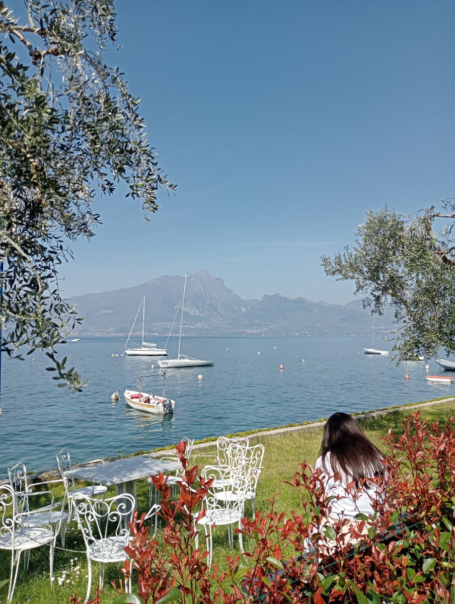 Temperature calde e piacevoli, ideali per un weekend sul Lago 🧳😎⛱️🍦

#bestholidaysitaly #torridelbenaco