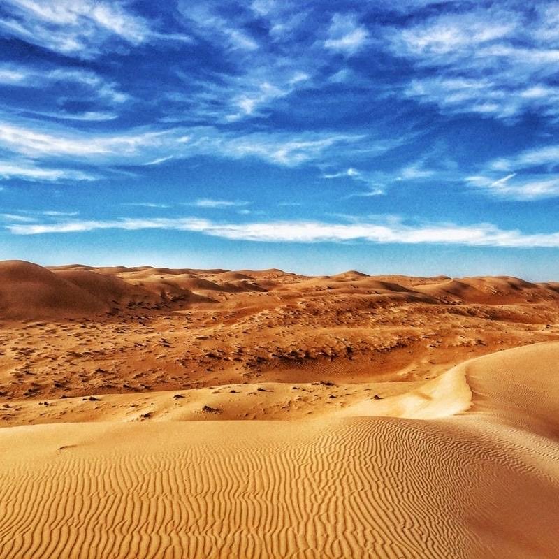 فتِّشْ في أشيائكَ الصغيرةِ عن معنى حياتِك، وابحثْ في محيطِك الأثيرِ عن هدفِ وجودكَ، واتركْ ما عدا ذلكَ مَدثوراً في دُعثورٍ ما يثورُ.