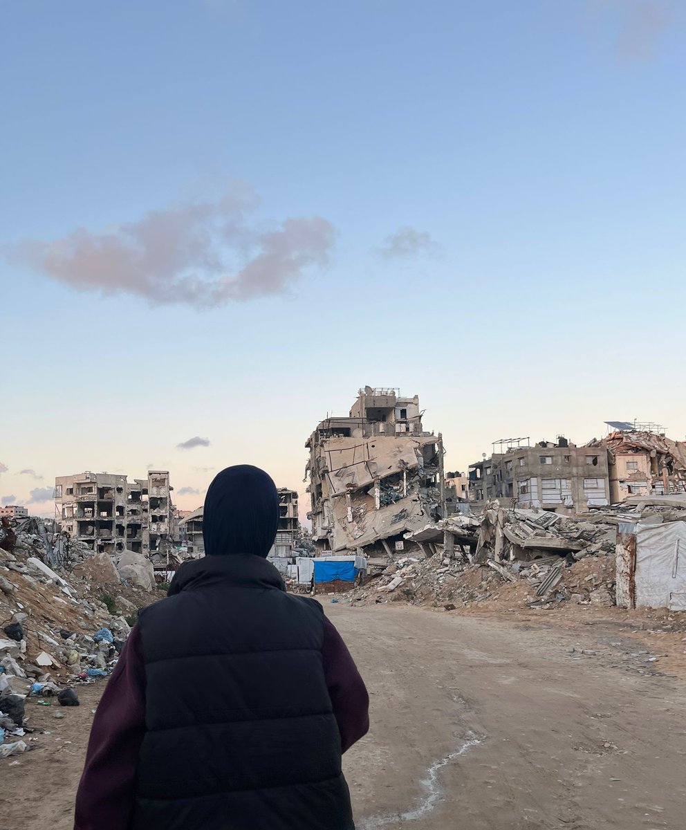 artist Sara in Gaza 🎨📍 tweet media