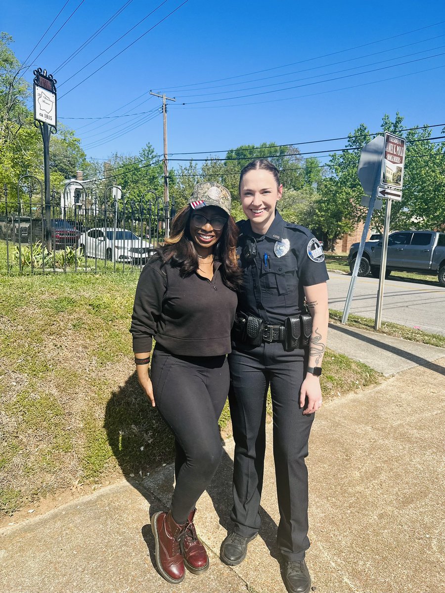 TeamDianaForTN's tweet image. Thank you to all of our lady cops!

Happy Mule Day!