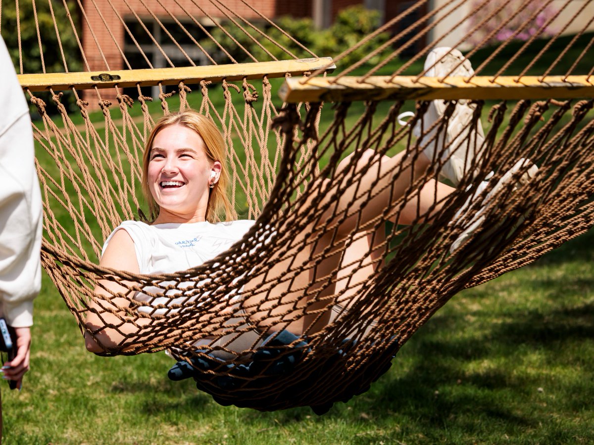 EndicottCollege's tweet image. Hope you're enjoying this beautiful spring weather, Gulls! 🌸 

#Spring #Campus #CampusCandids #Students #EndicottCollege