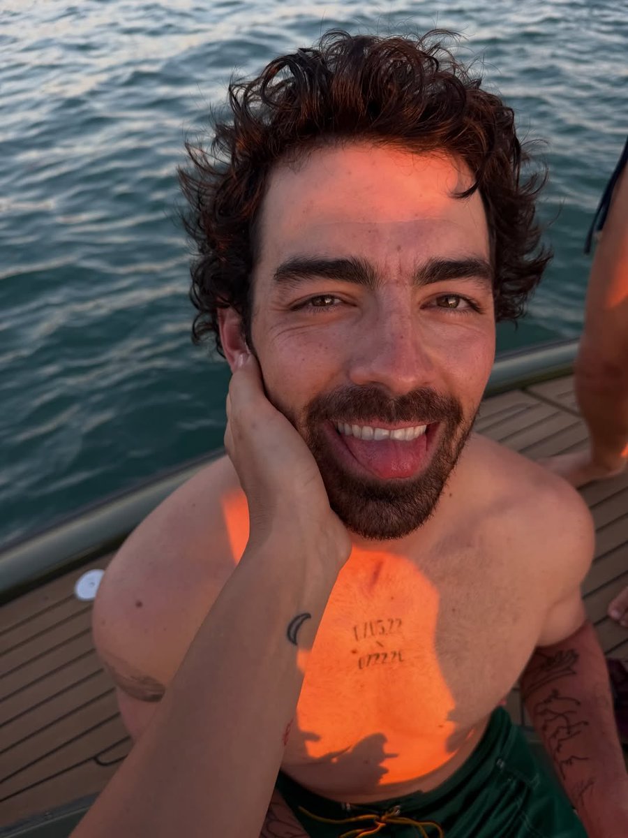 Joe Jonas Brasil tweet media