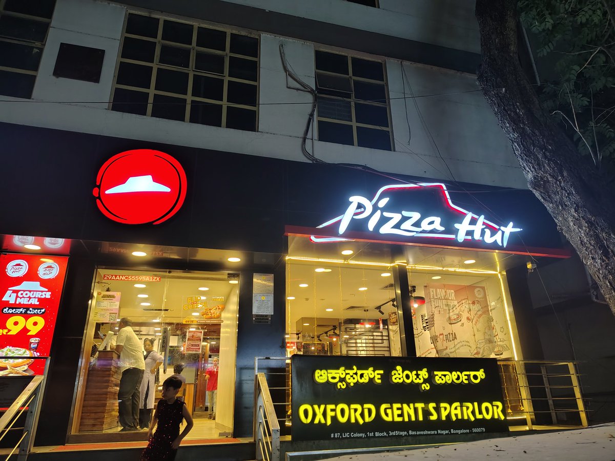 findtv's tweet photo. All it takes to destroy a brand is third rated attitude and staff. @PizzaHutIN Basaveshwara Nagar store is a perfect example of a place one should not go.
Hope they will learn how to serve customer from @dominos, @dominos_india https://t.co/jL9a9T5G0r