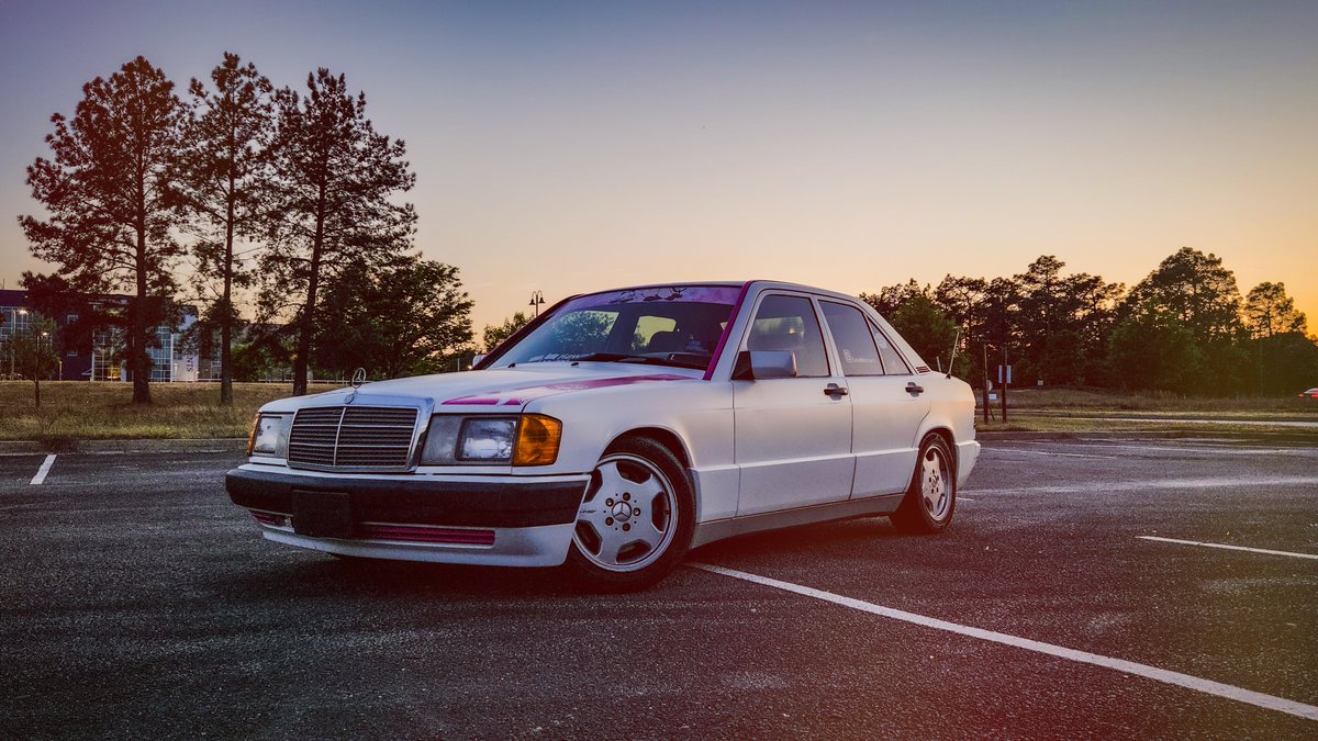 YukkiGarage's tweet photo. The warmth of Astolfo and the elegance of the W201  :3 https://t.co/5wWXVKM5rp