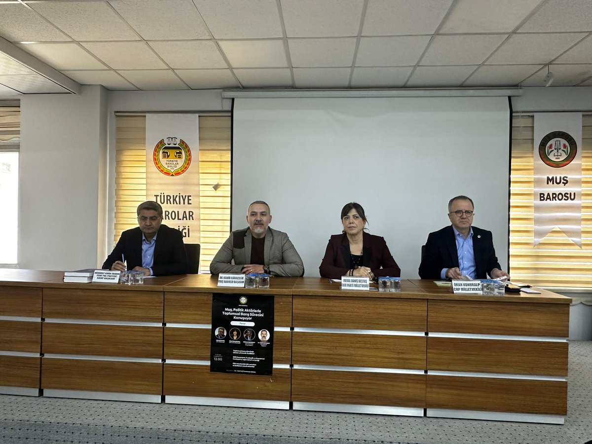 meraldanis's tweet photo. Muş Barosu’nun ev sahipliğinde Barış ve Demokratik Toplum sürecini bir çok boyutuyla konuştuk.

Panele yoğun bir katılımla sürece dair önemli katkı, soru ve değerlendirmeler yapıldı. Muş Barosu yönetim kurulu ve başkanına emekleri için çok teşekkür ediyoruz. https://t.co/tAV72w7z89