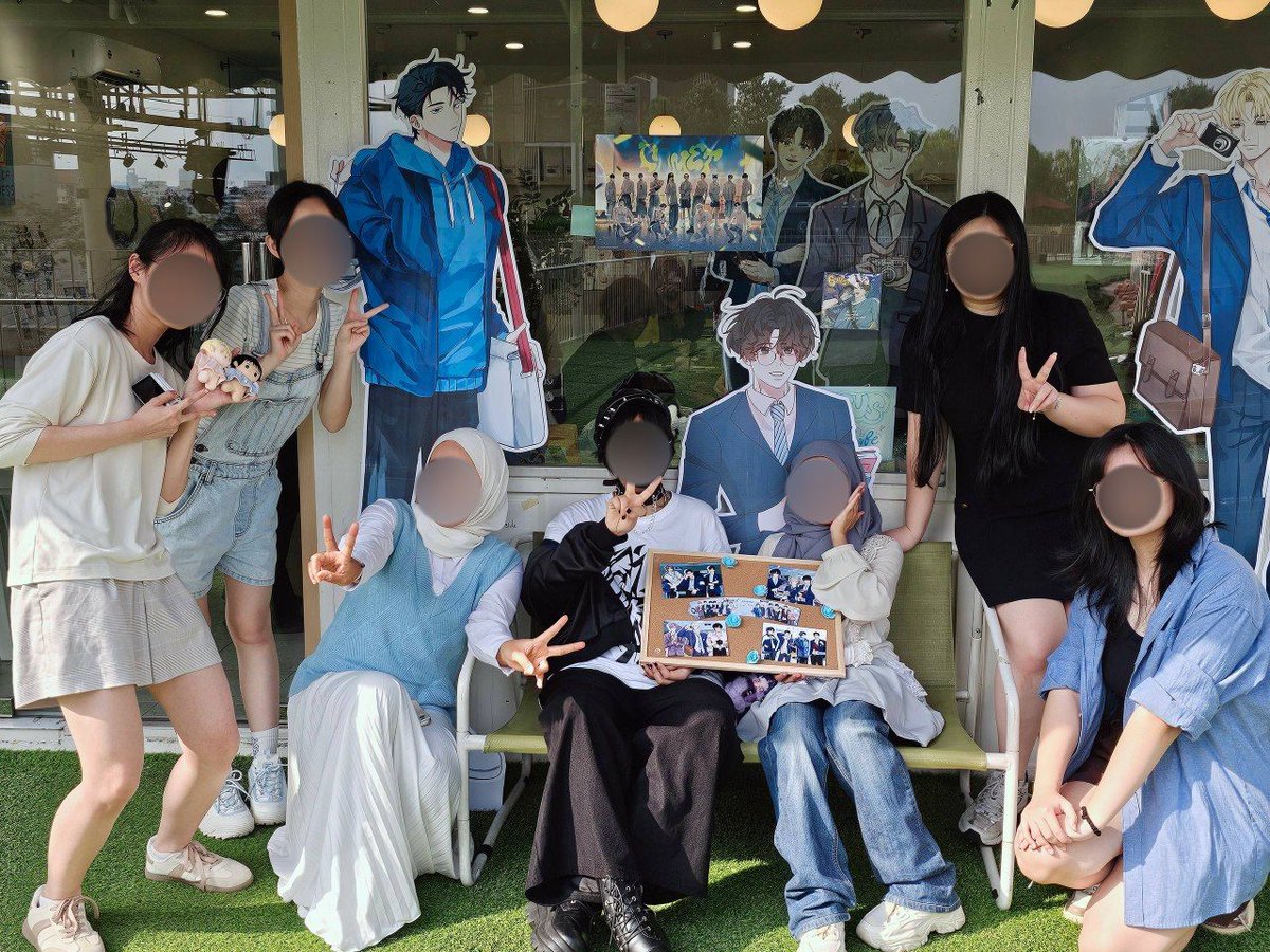 blcsemy's tweet photo. And that's a wrap for today's Campus Crush Café Cupsleeve Event!

Thank you so much for attending and showing love to our event, it was a blast meeting and interacting with everyone 💗

Hope to see you guys soon during out next cupsleeve event 😉

#CampusCrushWithLZN https://t.co/MywfmlfV3h