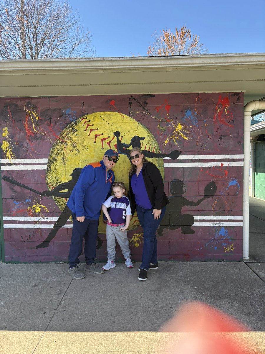 johnsb01's tweet photo. Now batting third and playing second base for the East Brunswick Baseball League purple softball under-6 team: Everly Johnson.
Wearing No. 5 (for her age and for David Wright).
#OpeningDay #FirstGameEver https://t.co/2sv5cx5DeH