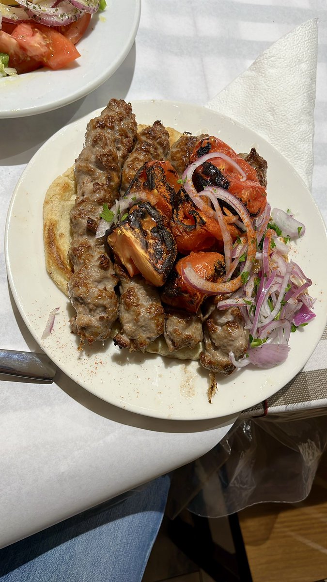 شاهین tweet media