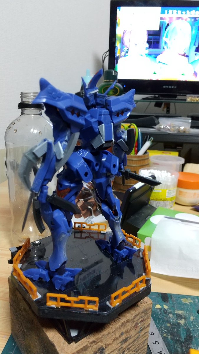武御雷の続き。

昨日作った胸部装甲にジャンクパーツ貼ってディテール作って。
ジャンクのナイフを加工してハンドパーツに接着。

3~4枚目は確認。
少しずつ自分の色が出てきたかな。
ではまた(^_^)