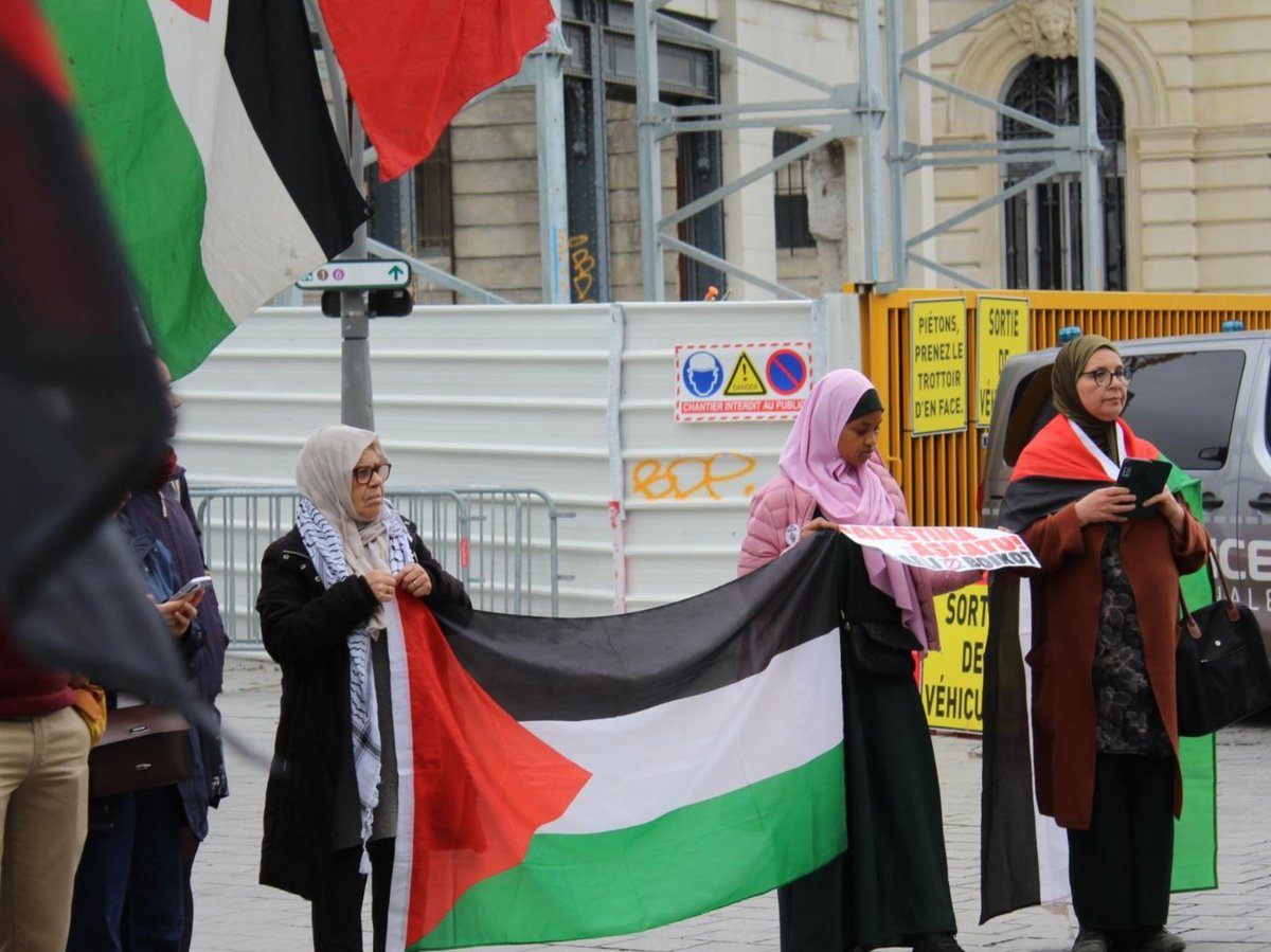 Solidaires64's tweet photo. 🇨🇺🇵🇸 Alors que les États-Unis étranglent Cuba par leur blocus pétrolier et menacent d'envahir l'île, Israël poursuit le génocide en Palestine et a adopté une nouvelle loi autorisant la peine de mort uniquement pour les colonisé·es palestinien·nes. https://t.co/z2UxxX8v6j