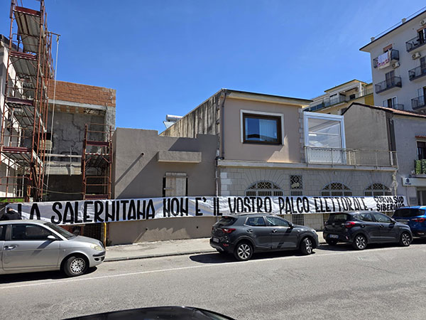 LCronache's tweet photo. Curva Sud Siberiano: “La Salernitana non è un palco elettorale” https://t.co/wMQlTEbTCz
https://t.co/UdEycxqFym https://t.co/AXalxIrQhA