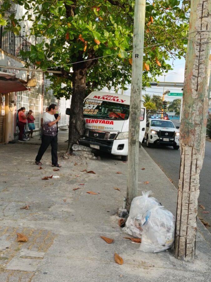 HUYE TRAS ESTRELLARSE! COMBI CON PASAJEROS TERMINA CONTRA ÁRBOL EN CANCÚN

🔺️Chofer abandona a los lesionados tras brutal accidente en la Supermanzana 89; hay varios heridos

#InspectorNocturno 🕵‍...

inspectornocturno.com.mx/?p=104227

#Cancún #QuintanaRoo