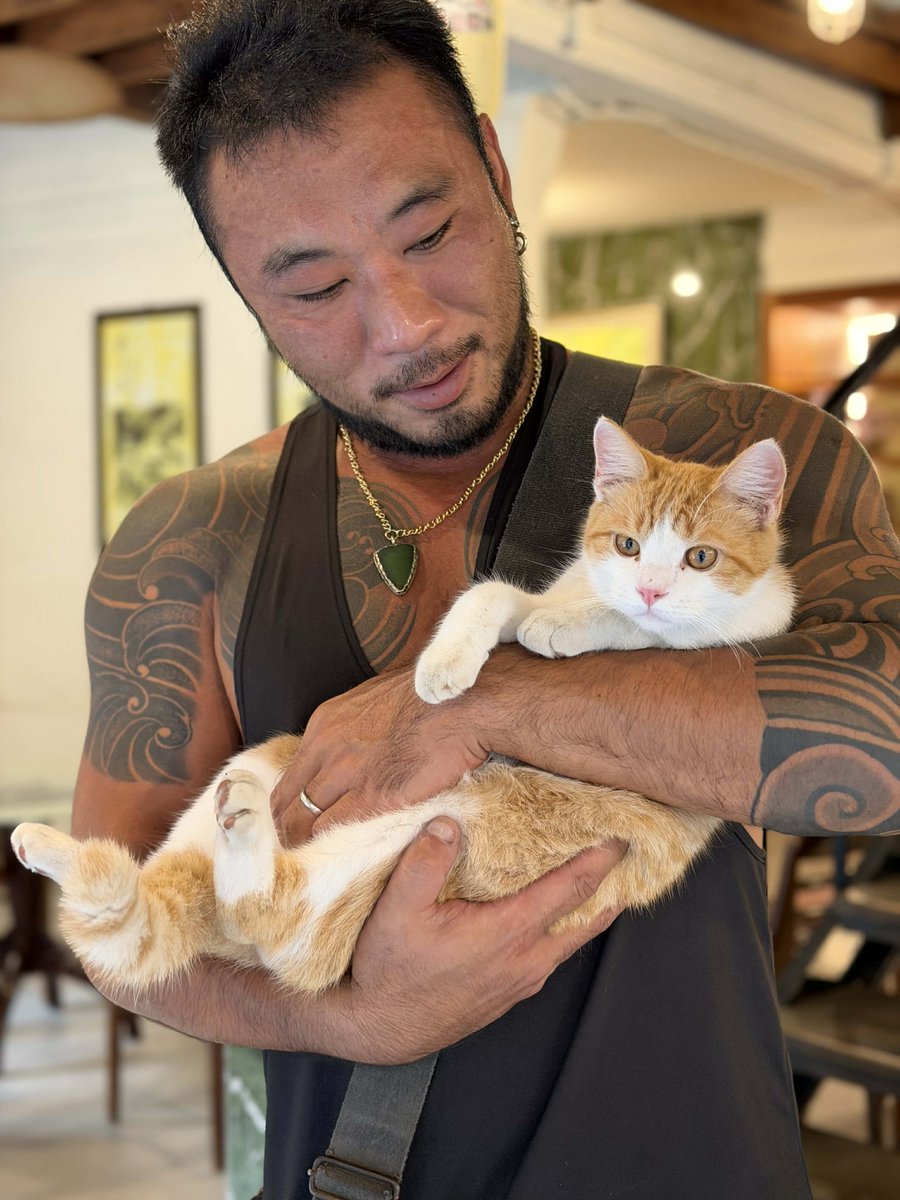 雖然世界上發生很多事情 
但沒事 我還在喔