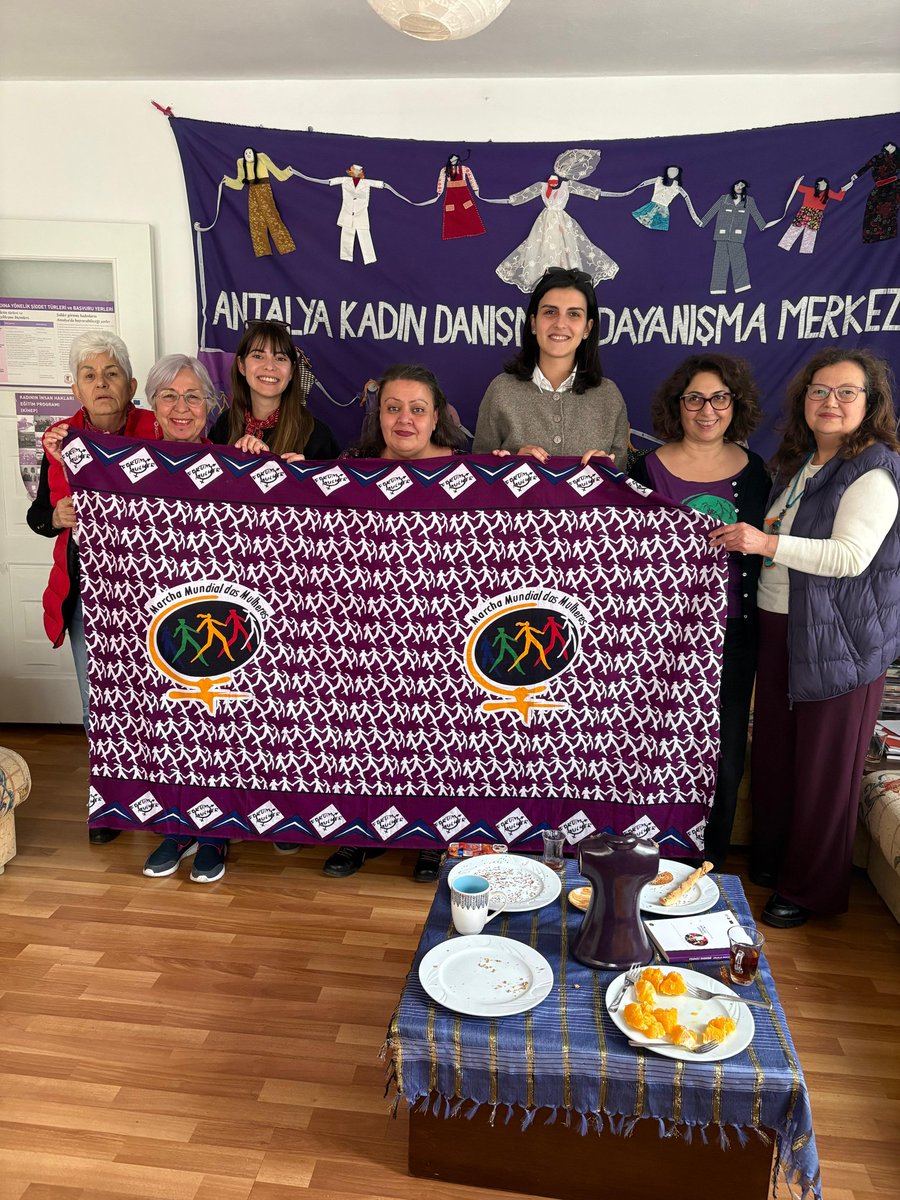İklim adaleti için, yaşam için, eşitlik için kadınlar bir araya geldi! 🌿✊👭
Bugün, dayanışmayı büyütmek ve sesimizi yükseltmek için buluştuk.İklim krizinin kadınlar üzerindeki etkilerini konuştuk ve deneyimlerimizi paylaştık. 

#DünyaKadınYürüyüşü
#İklimAdaletiForumu