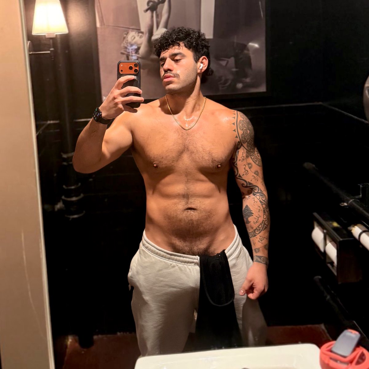 Sebastian tweet media