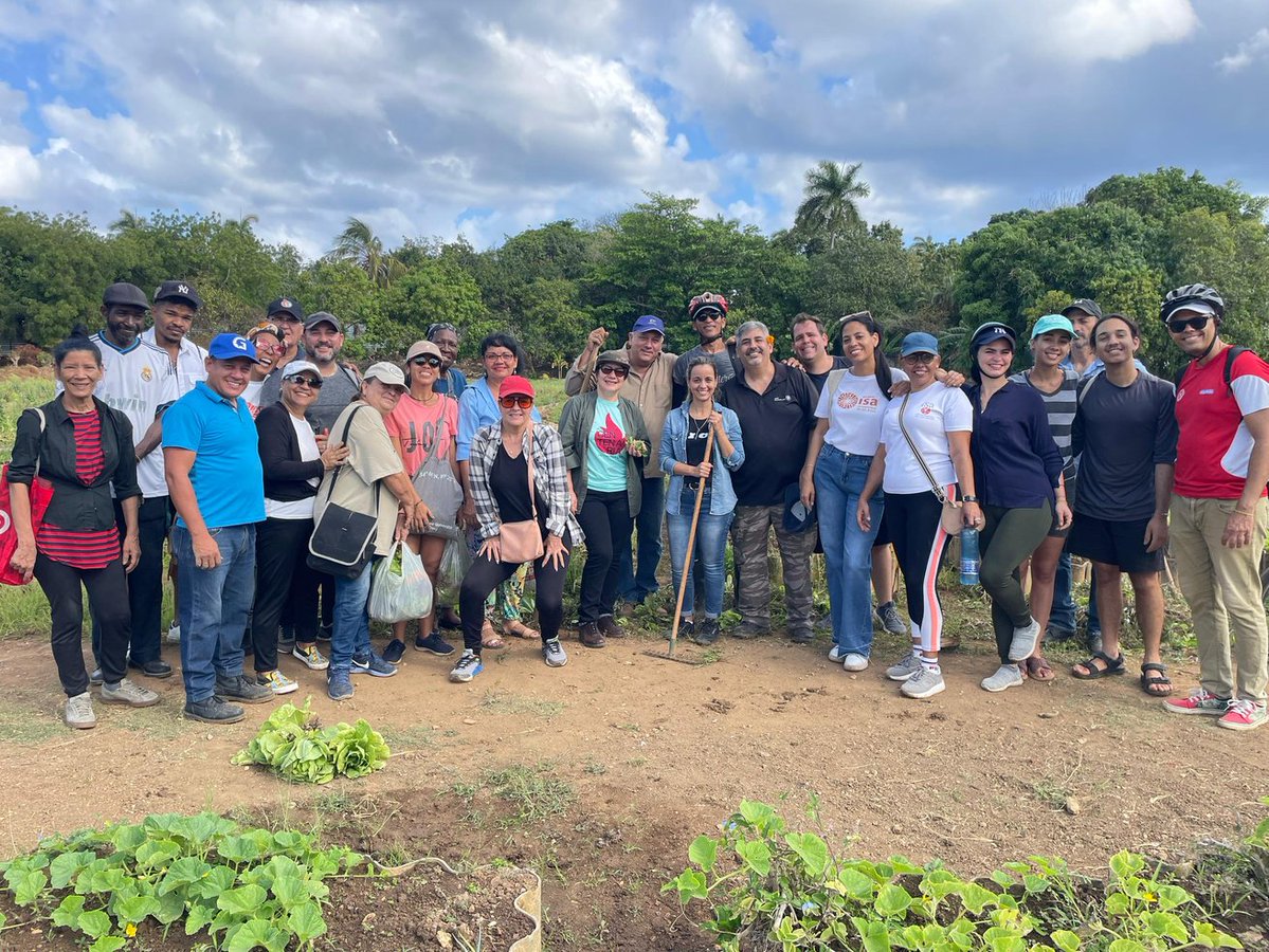 Ministro de Cultura, trabajadores,docentes y estudiantes de arte participaron en trabajo voluntario en tres organopónicos de La Habana.Saludamos el 1ro de Mayo fortaleciendo la soberanía alimentaria y el vínculo estudio-trabajo
➕Alianzas con el movimiento de agricultura urbana