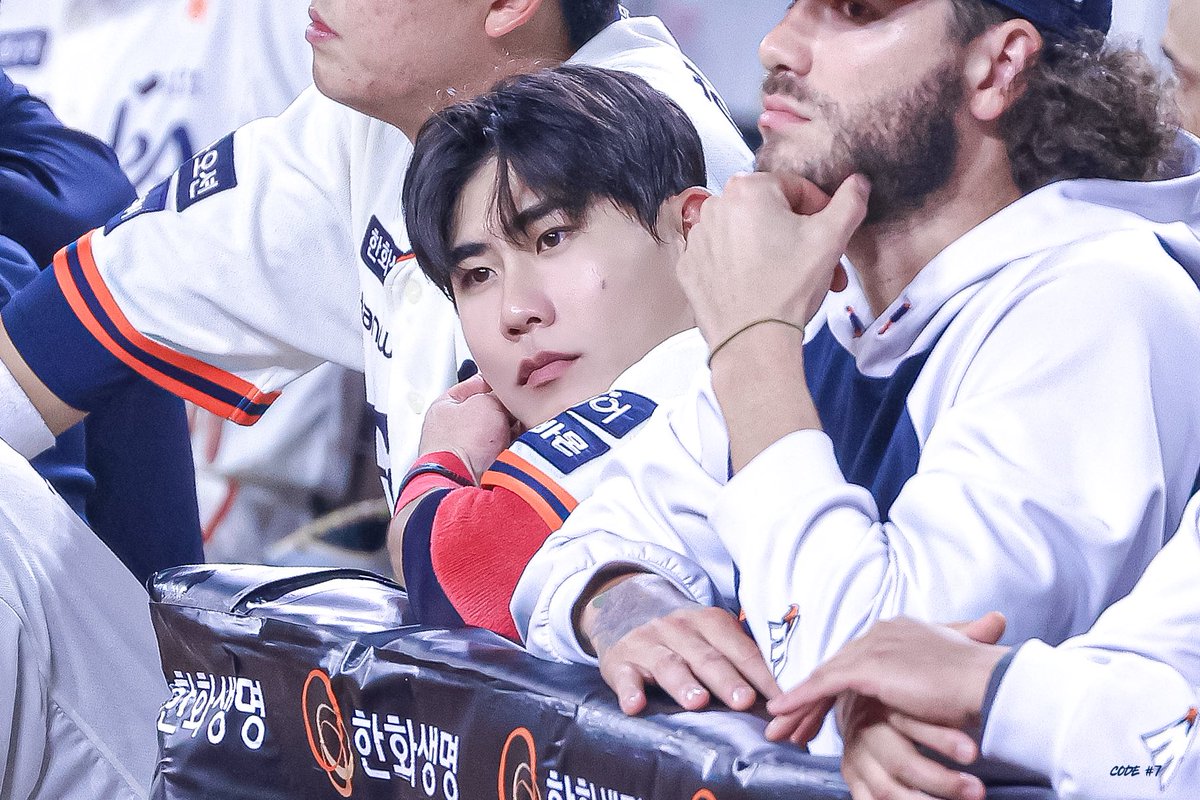 𝐜𝐨𝐝𝐞 tweet media