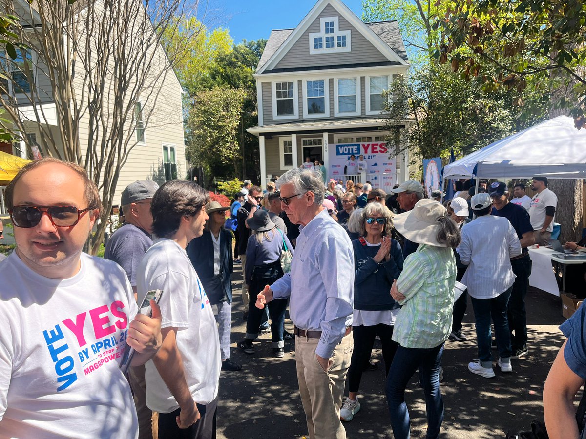 BlackVaNews's tweet image. In Arlington #Virginia team #VOTE YES is out in force with #EricHolder and @DonBeyerVA + #JollyGinger