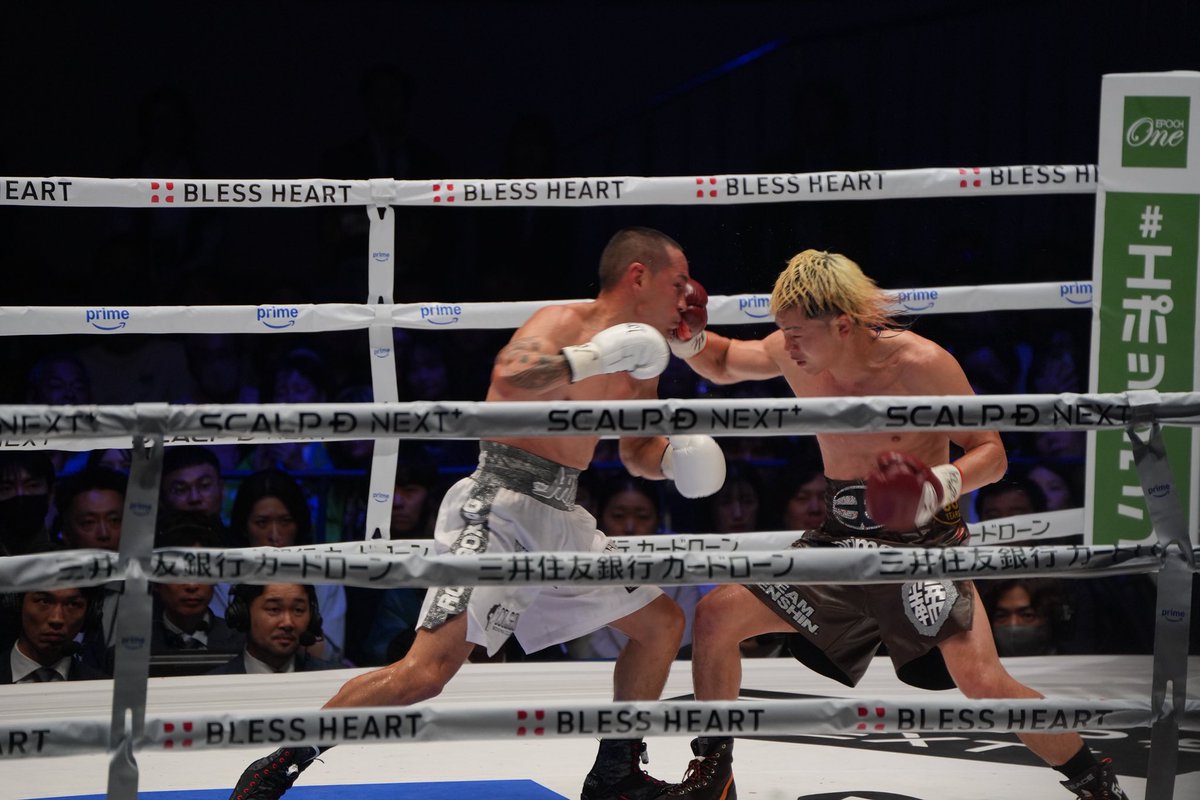 takezo1016's tweet photo. 🥊Prime Video Boxing 15
那須川天心 vs エストラーダ
6ラウンド、ダウンとったと思ったらバッティング。
写真見ると微妙なところ。
しっかりバッティング前に入ってる🥊
とは言え勝ったから嬉しい☺️ https://t.co/Acp7fMsGE1