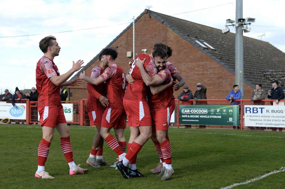 needhammktfc's tweet photo. BIG GOAL THAT 😍

#NeedhamMarketFC @_sethchambers https://t.co/1UsNhCpgE4