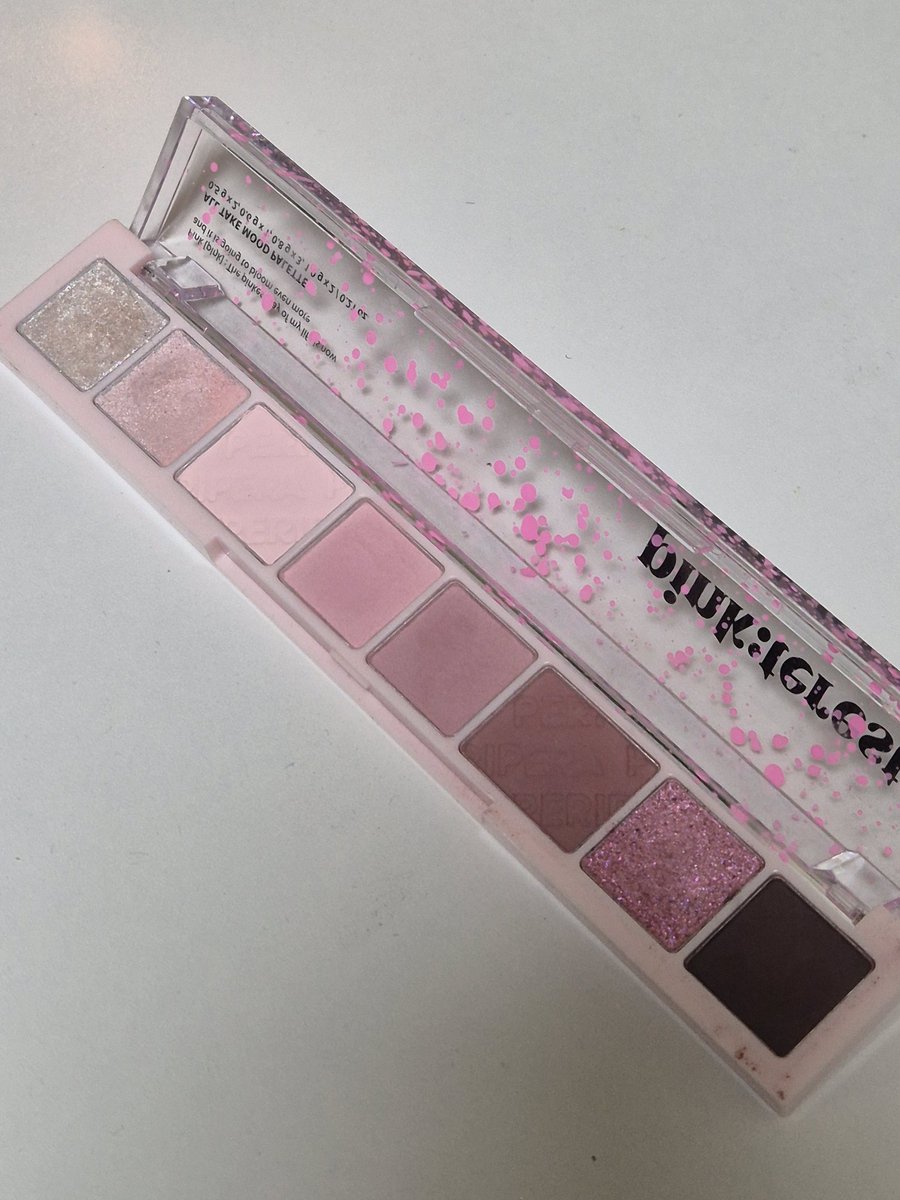 #코나발색
나 팔레트정리하다 찾은건데 페리페라 올테이크 무드 팔레트 포브스 선정 제법 젠쿨한 핑크 (아이름너무길어) 리뉴얼 전꺼 갖고있네 몰랐어