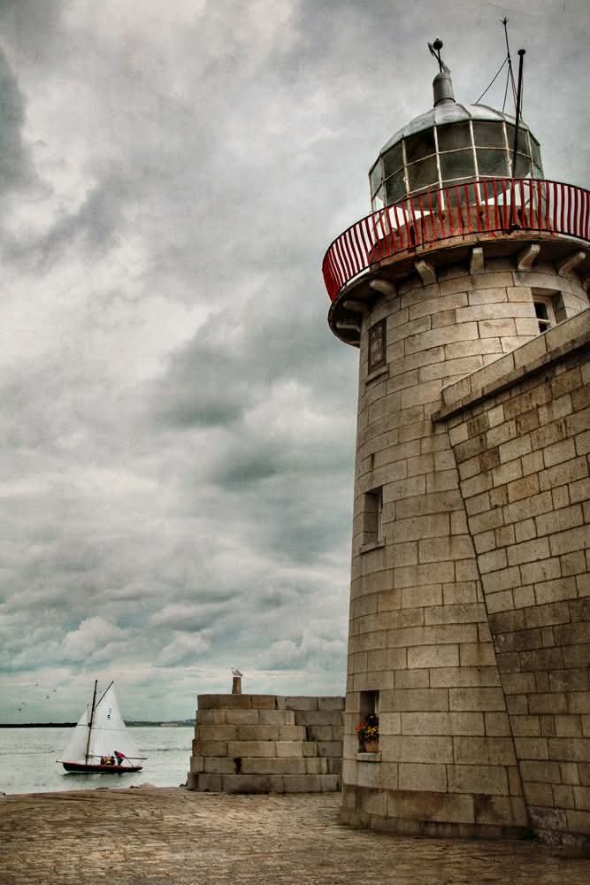 ThisIsIreland3's tweet image. Safely home ⛵ 🌊

📍Howth, County Dublin, Ireland 🇮🇪

📸 Dominic Moriarty 

#Dublin #Ireland #Howth #Lighthouse #Boat