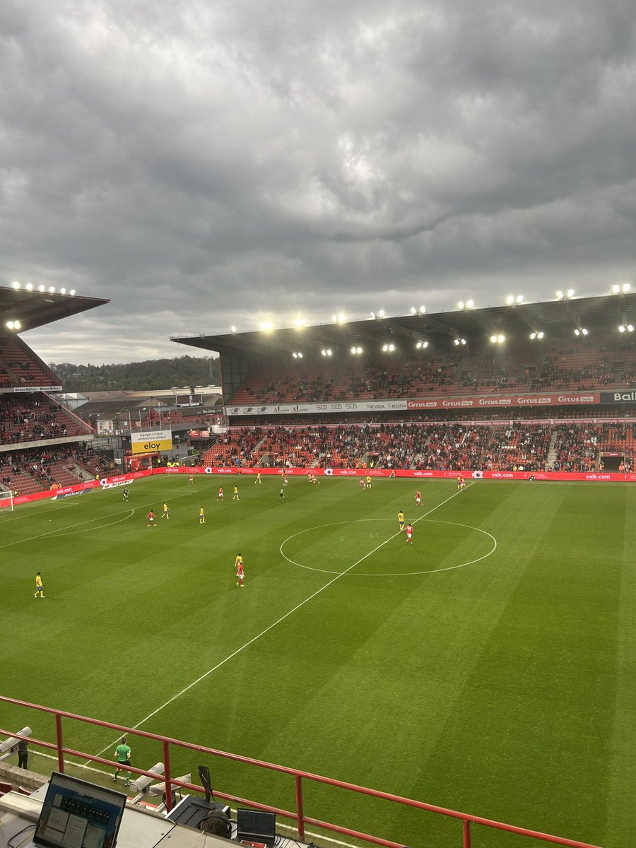 LoicWoos2's tweet image. Assistance : 8246
Abonnements : 7300 (vente jusqu’au deuxième match à domicile) #Standard #STAWES