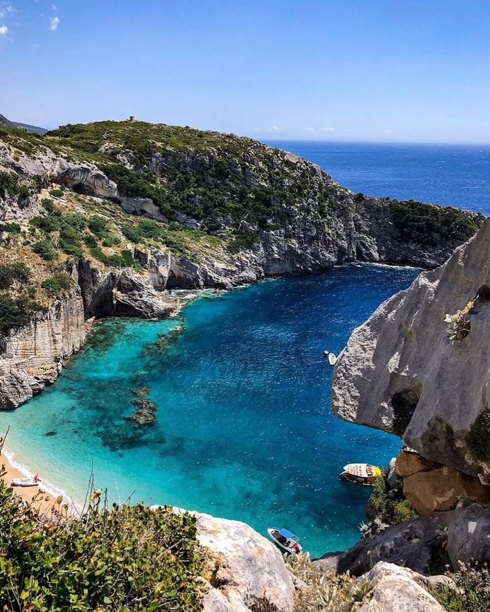 Travel Guide tweet media