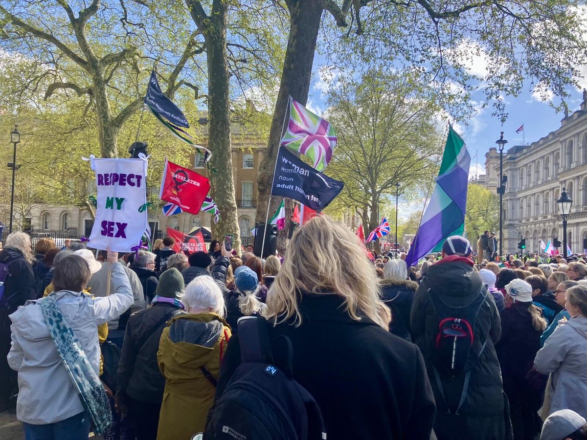 WRNWestLDN's tweet image. Almost a year after the #SupremeCourtRuling, we marched today to remind @bphillipsonMP &amp;amp; @Keir_Starmer to do their jobs &amp;amp; enforce women’s legal right to single-sex spaces. Thank you @acts_grassroots! #199DaysLater