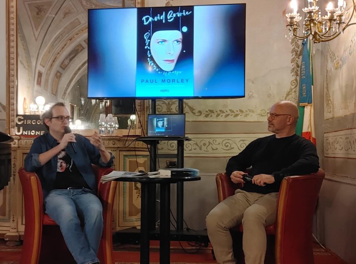 leofollieri's tweet photo. Grazie Lucera perché sei e sarai sempre casa! 

Grande presentazione di “David Bowie. Oltre lo spazio e il tempo” di Paul Morley (Hoepli)

Presto ci sarà una nuova presentazione, ma ve ne parlo meglio nei prossimi giorni!

#davidbowie #paulmorley #hoepli #lucera https://t.co/jYau5WXoXG