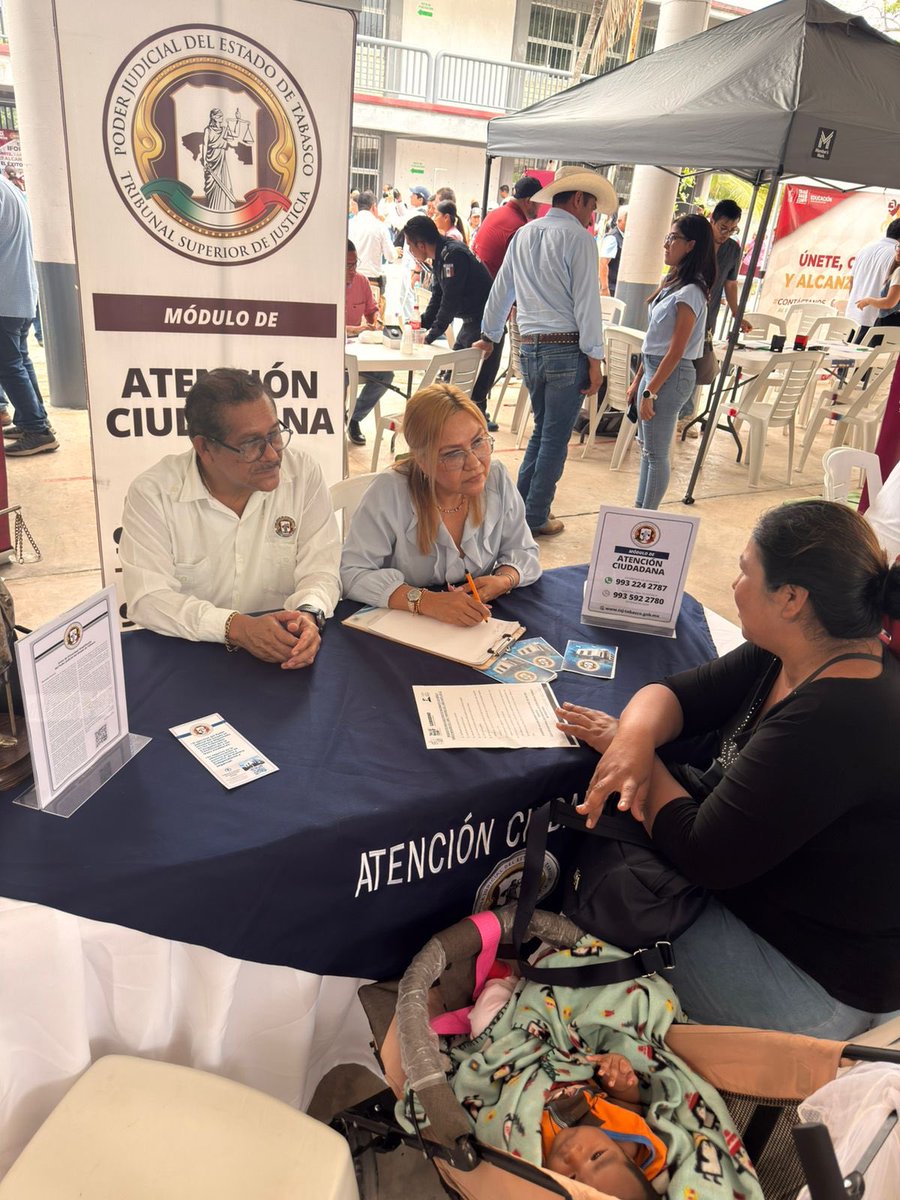 tsj_tabasco's tweet photo. Este sábado, en el poblado C-41 del municipio de Huimanguillo, el gobernador Javier May Rodríguez llevó los servicios y trámites de diversas dependencias estatales, con el objetivo de acercar soluciones a las comunidades y fortalecer la atención directa a la ciudadanía.

En la mesa del Poder Judicial, por instrucción del titular de la institución, Carlos Efrain Reséndez Bocanegra, participaron Moisés Palacios Hernández, juez de Control de la Región 7 de Huimanguillo; Eloísa del Carmen García Solórzano, juez Primero Civil de Huimanguillo; y Marcela Fernández Cornelio, directora de Enlace Social y Vinculación Ciudadana, quienes atendieron dudas de la población en temas de justicia civil y penal.

El Poder Judicial continúa en territorio, cercano a la comunidad, para fortalecer los servicios de administración de justicia con eficiencia, sensibilidad y estricto apego a la legalidad.