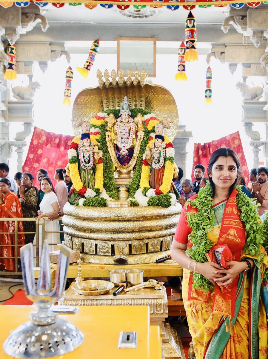 syamalaconnects's tweet photo. స్వర్ణగిరి - యాదగిరి 🙏

స్వర్ణగిరి శ్రీ వెంకటేశ్వర స్వామివారిని మరియు యాదగిరిగుట్ట శ్రీ లక్ష్మీనరసింహస్వామి వారిని దర్శించిన వైయస్ఆర్సీపీ రాష్ట్ర అధికార ప్రతినిధి ఆరె శ్యామల గారు.

వచ్చే ఎన్నికల్లో @ysjagan గారు ఆంధ్రరాష్ట్రానికి ముఖ్యమంత్రి అవ్వాలని కోరారు.

#SyamalaConnects https://t.co/c4765T3ChQ